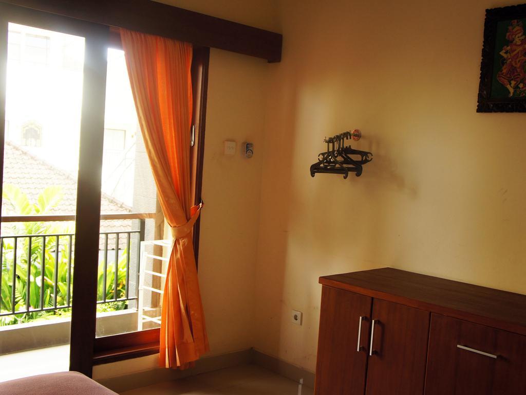 Waringin Homestay Kuta  Exterior photo
