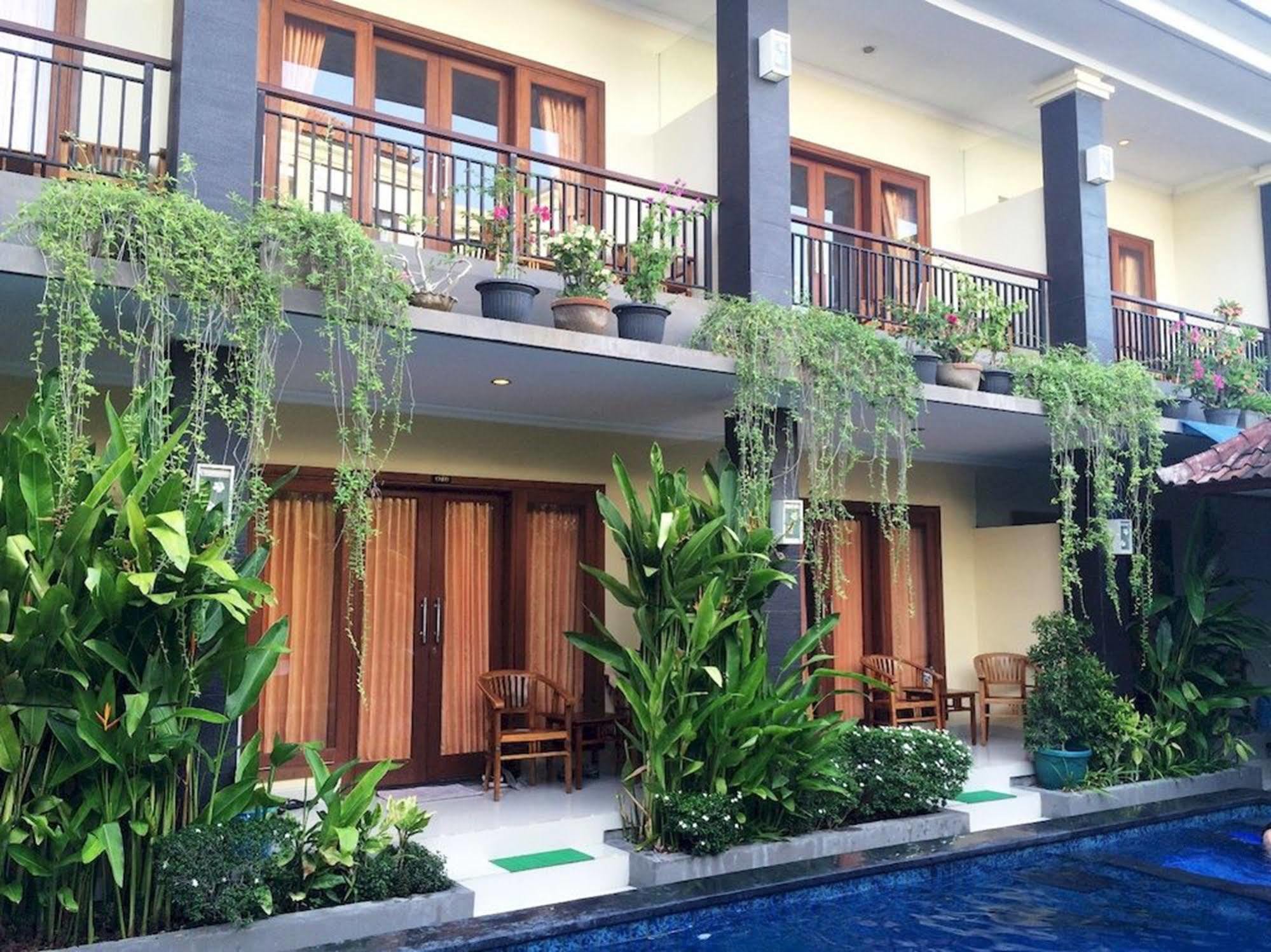 Waringin Homestay Kuta  Exterior photo