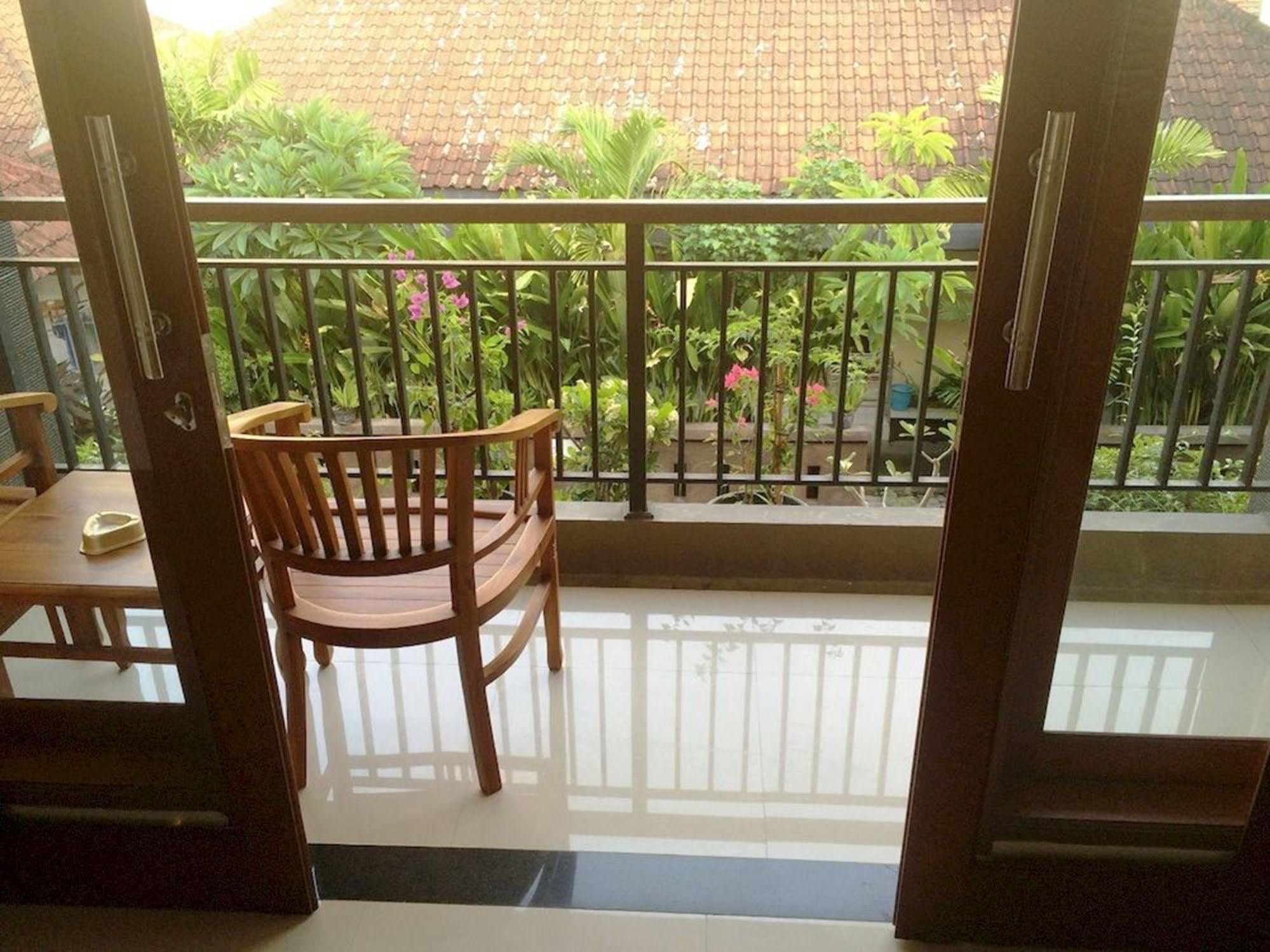 Waringin Homestay Kuta  Exterior photo