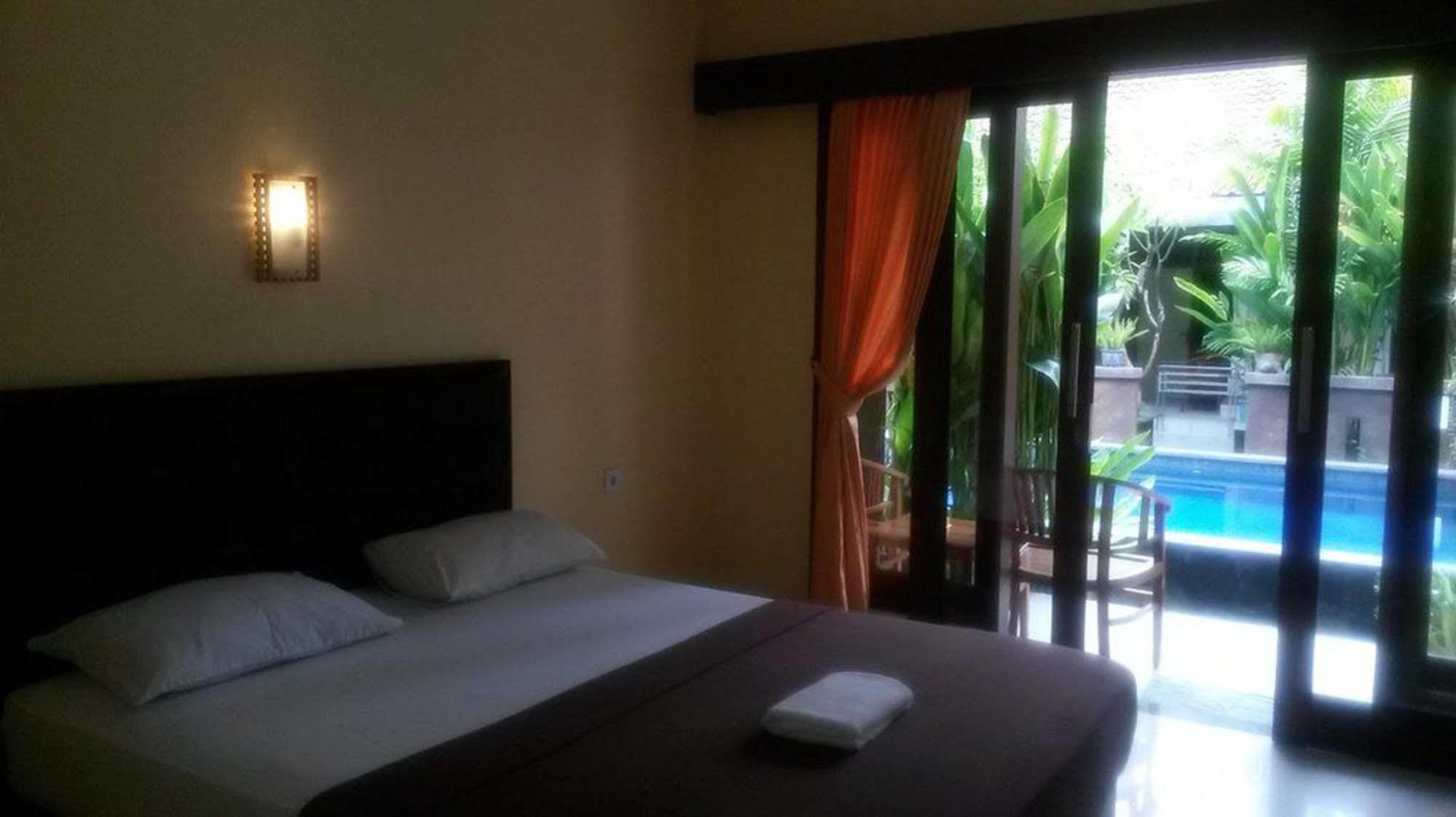 Waringin Homestay Kuta  Exterior photo